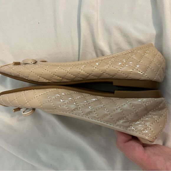 Women's flats quilted pattern round toe beige size 7.5 - Picture 8 of 8
